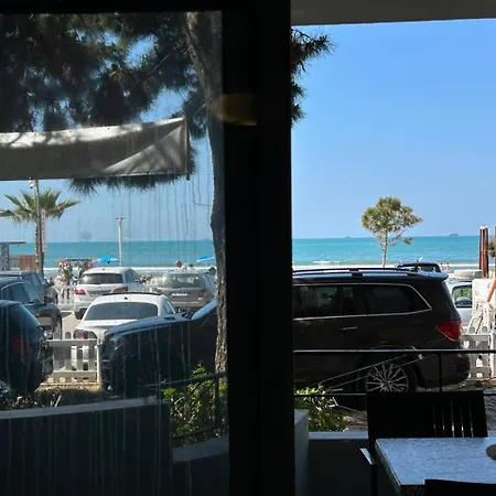 Beachfront Mila, Ground Floor Apartment Durres